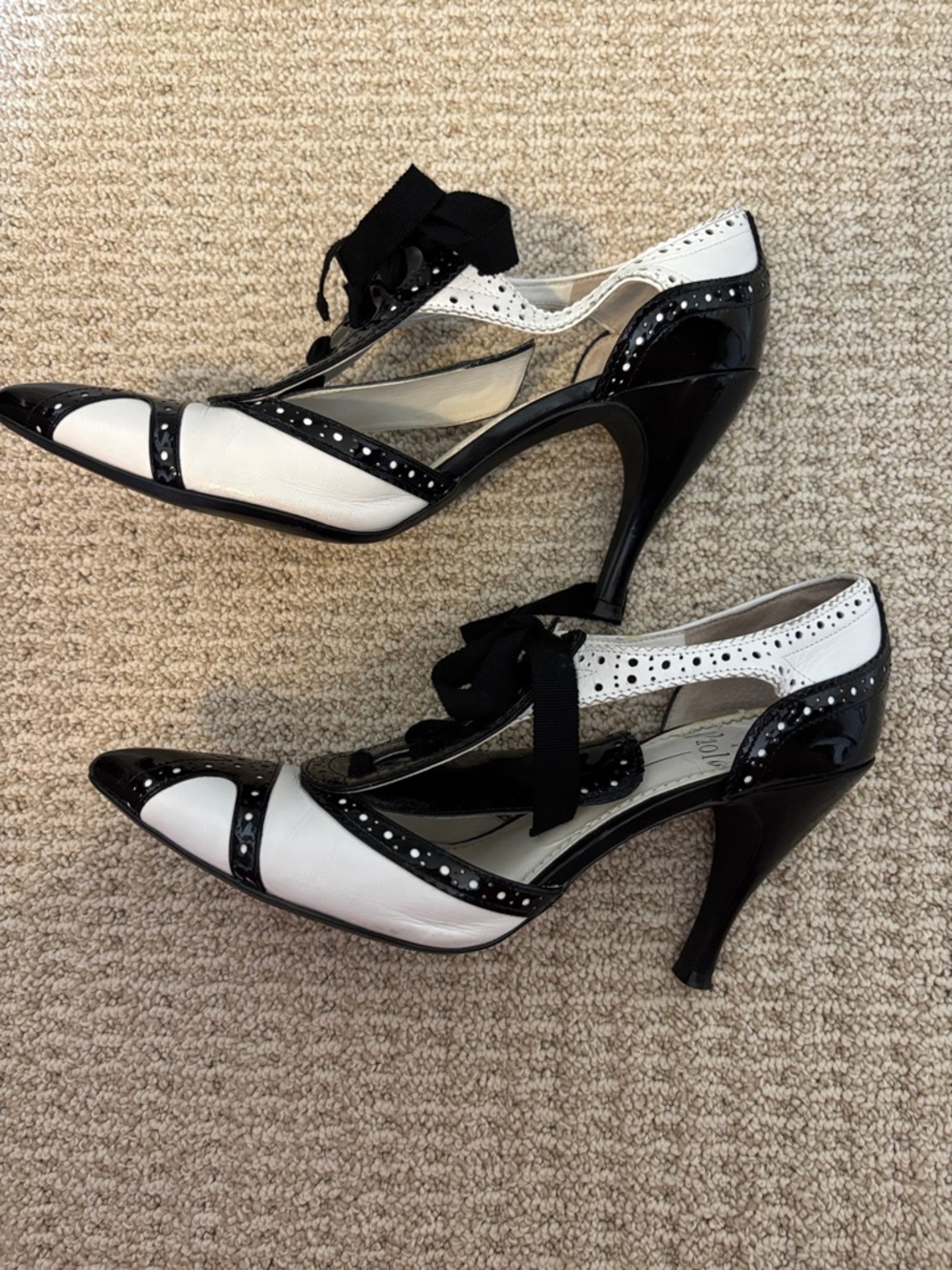 Linea Paola Pumps - Picture 3 of 7